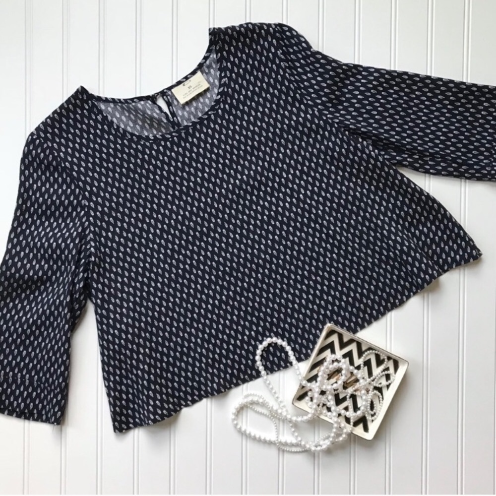 •Pins & Needles• feather print top {B34}